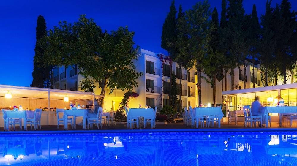 Liv Hotel By Bellazure Akyarlar Bagian luar foto