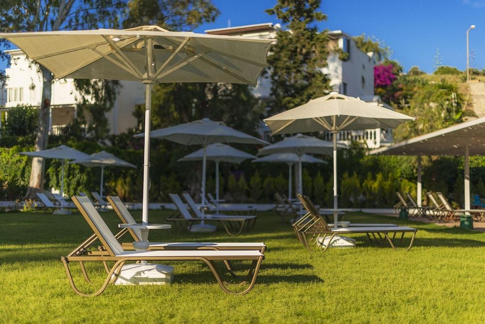 Liv Hotel By Bellazure Akyarlar Bagian luar foto